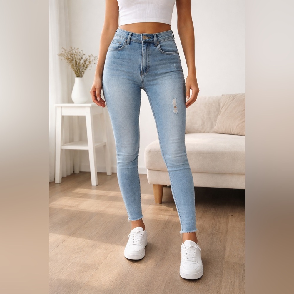 STS Blue Women's Light Wash Skinny Jeans